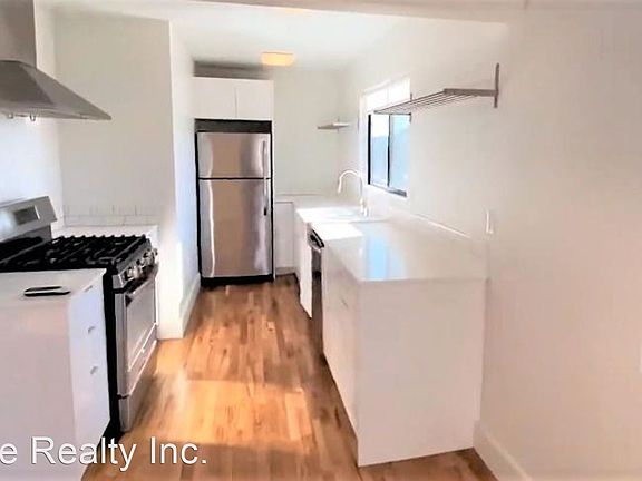 3rd image of 1926 W Clinton St #15