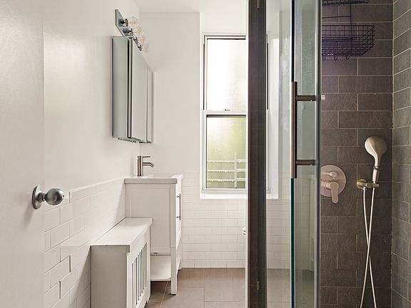5th image of 639 Henry St #1