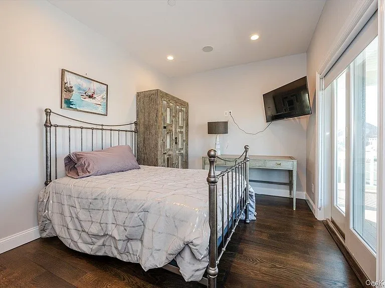 206 Grand Blvd — Photo 15
