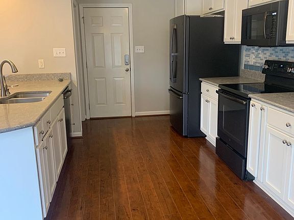 5th image of 118 Blue Water Dr
