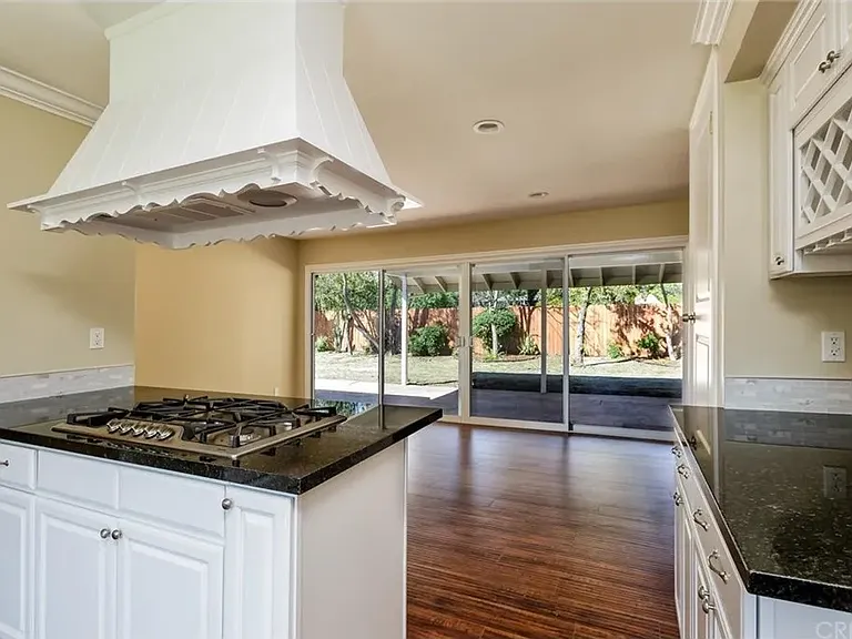 15521 Plummer St — Photo 15