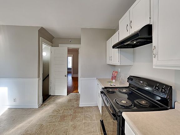 5th image of 1012 18 1/2 Ave NE