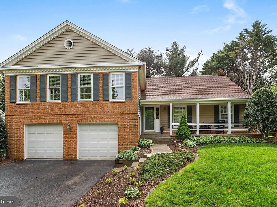 1st image of 32 Hollyberry Ct
