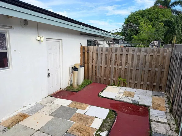 6911 NW 82nd Ct #2, Fort Lauderdale, FL 33321