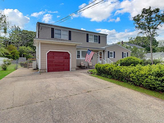 4th image of 115 North Evergreen Drive
