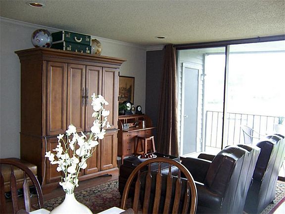 5th image of 12500 Melville Dr APT 202