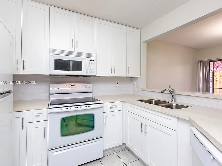 20700 SW 81st Ave — Photo 3