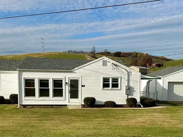 32 Locust Hill Rd, Chester, WV 26034