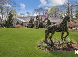 43 Stepping Stone Ln, Great Neck, NY 11024