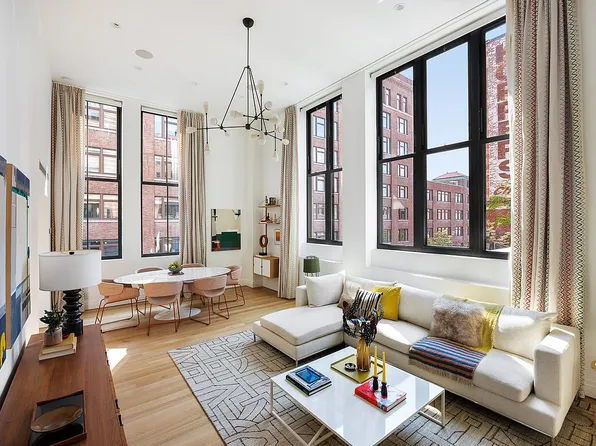 421 Hudson St APT 313, New York, NY 10014