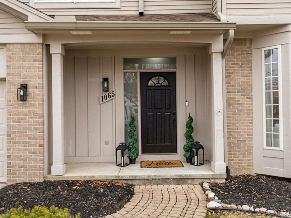 1st image of 1065 Equestrian Dr