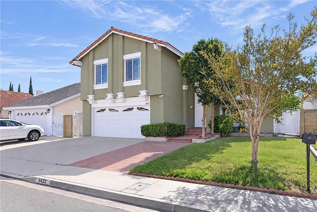 3 bed, 2.5 bath, 1676 sqft, $3,900 — Photo 4