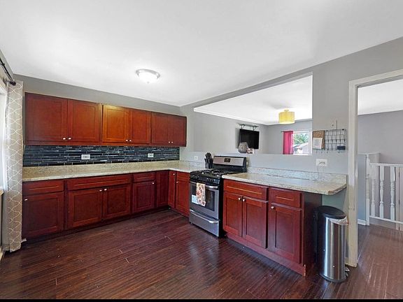 4th image of 25 N Chestnut Ln