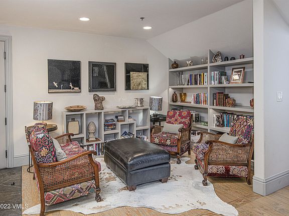 4th image of 61 Avondale Ln #401