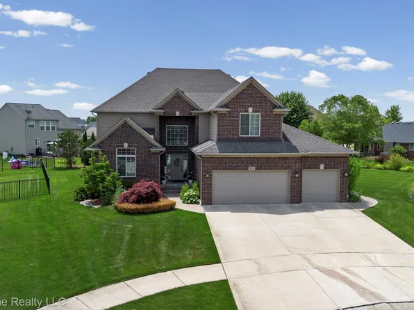 56713 Peach Tree Ln, Macomb, MI 48042