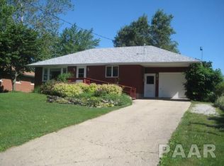 406 W Davison St, Roanoke, IL