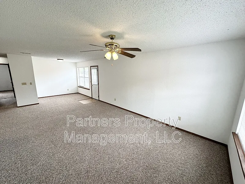 2 bed, 2.0 bath, 1100 sqft, $1,295 — Photo 2