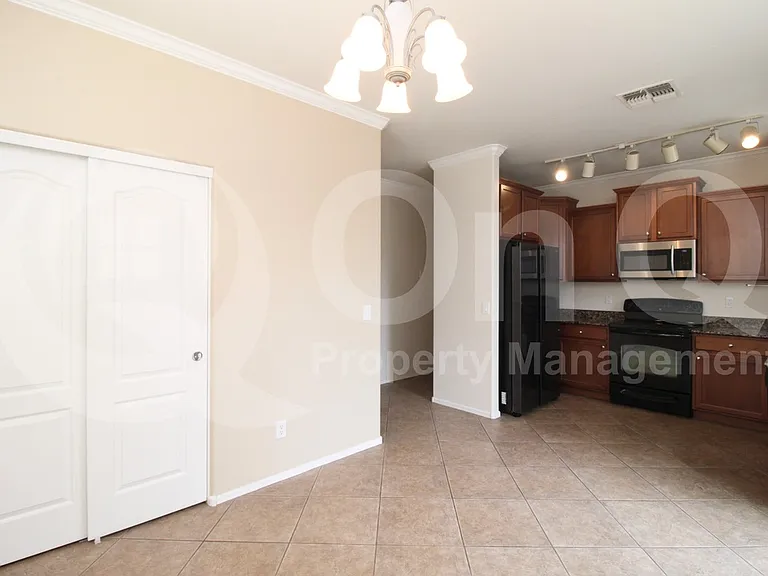 4273 E Oakland St — Photo 5