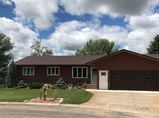 15 Moraine Point, Minot, ND 58703