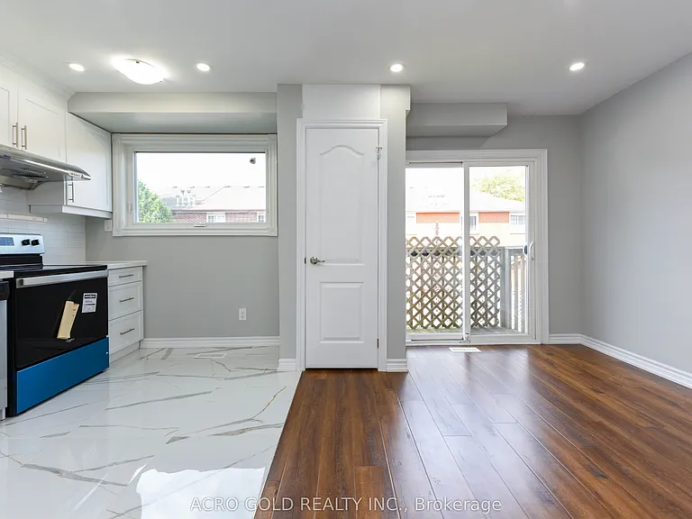 19 Hoskins Sq — Photo 8