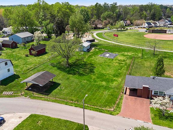 4th image of 2301 Sharon Rd