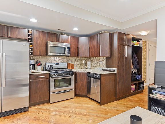 3rd image of 3525 W Belmont Ave #1E