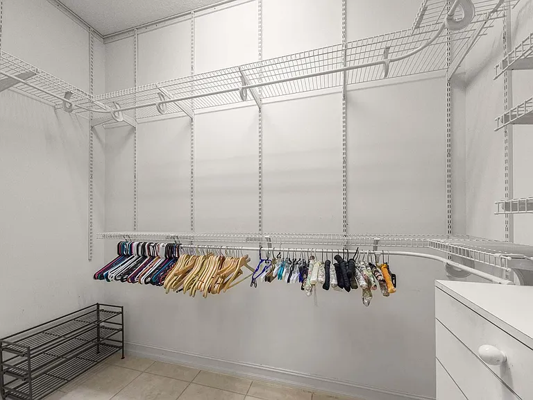 5058 Glenville Dr — Photo 18