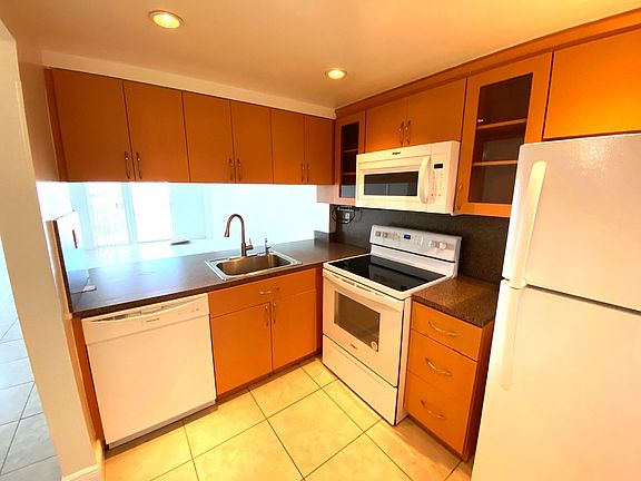 2nd image of 16465 NE 22nd Ave #4081