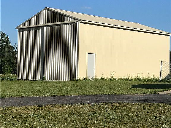 24x40 pole barn 14'tall 