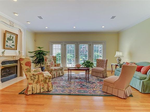 5th image of 2417 N Beech Ln