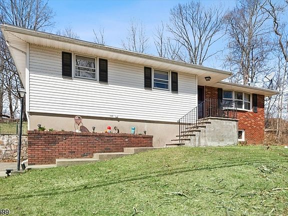 3rd image of 105 Andover Sparta Rd