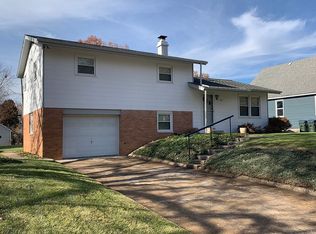 405 N Moore St, Waterloo, IL 62298