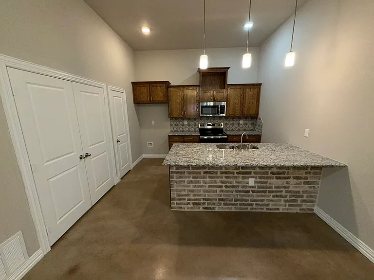 2214 Briar Hollow Dr — Photo 5