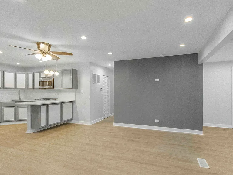 22339 Strassburg Ave — Photo 8