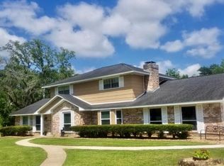 5 Deer Ct, Lake Jackson, TX 77566