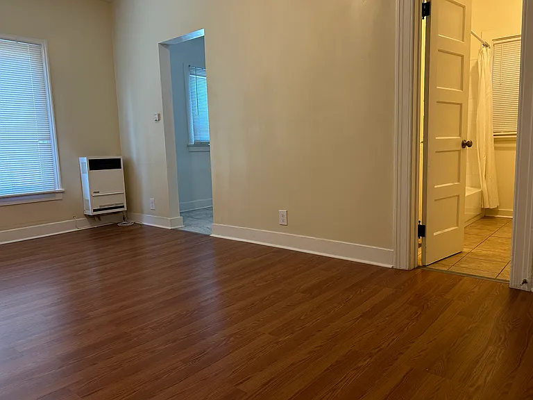 949 Everett St #18 — Photo 5