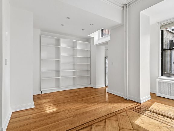 3rd image of 109 E 38th St APT 3A
