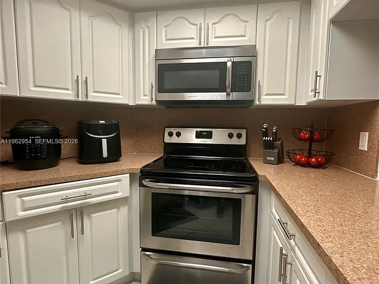 8235 Lake Dr #204 — Photo 9
