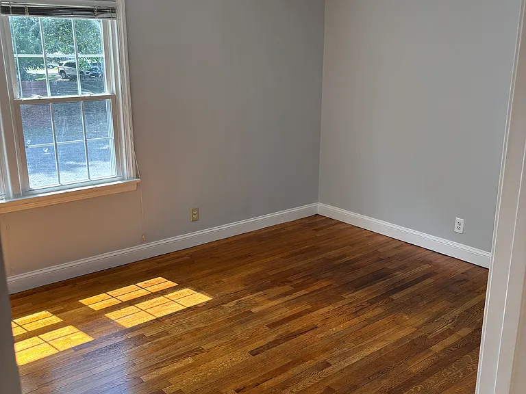 202 Carolina Ave — Photo 6