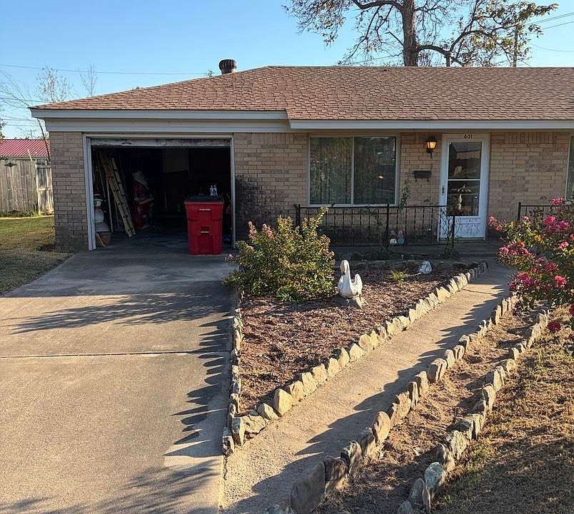 1st image of 601 Green St