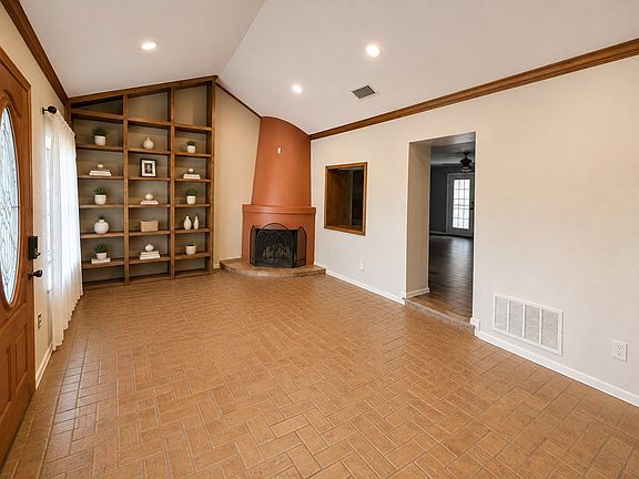4th image of 107 Canyon Dr
