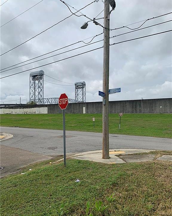 2nd image of 1801 Jourdan Ave
