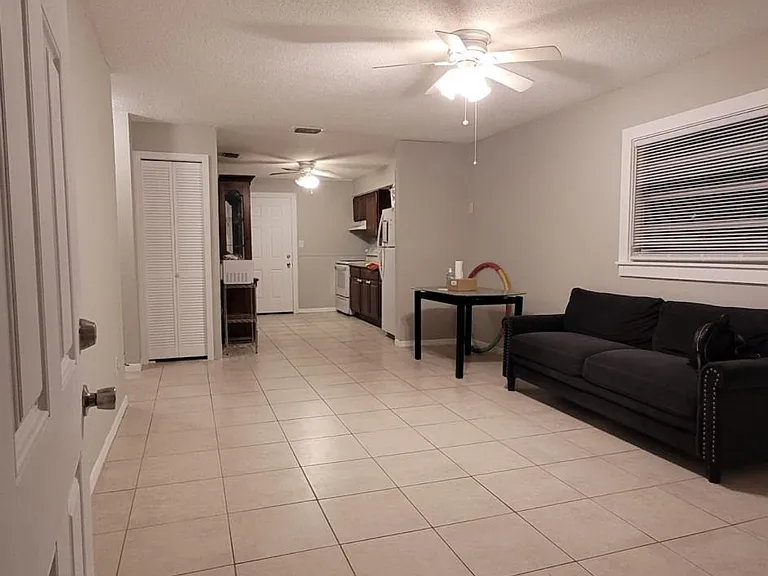 1734 Gladys St #2 — Photo 7