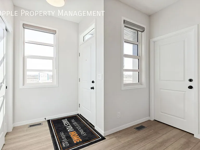152 Setonstone Mnr SE #UPPER — Photo 10
