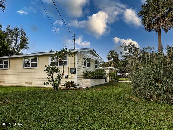 3rd image of 8146 Sierra Madre Dr W