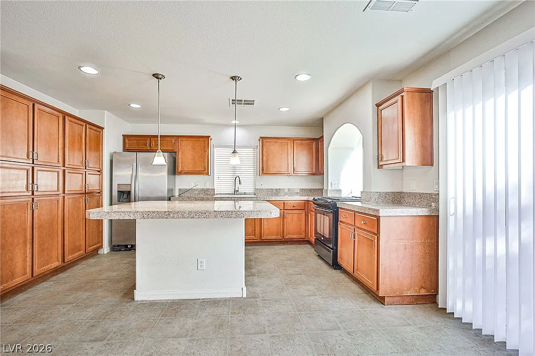 3 bed, 2.5 bath, 1599 sqft, $1,850 — Photo 3