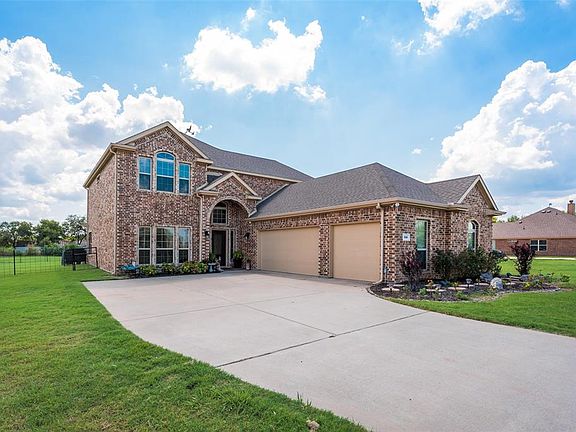 2nd image of 916 Harmony Cir