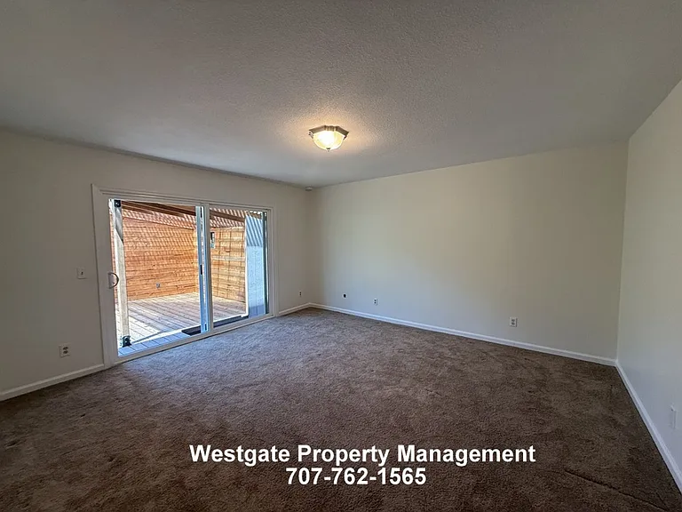 400 Smith Ct — Photo 25