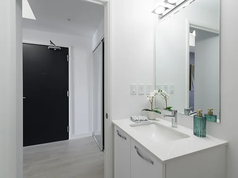 75 James St S #2701 — Photo 9