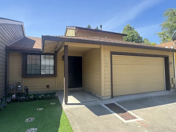 654 Golden Ln, Medford, OR 97504